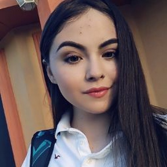 Meet your Posher, Cassandra - Picture 1 of 1